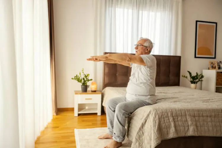 Bikin Orang Tua Tetap Bugar dengan Latihan Sederhana di Rumah