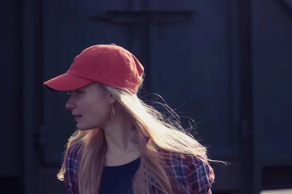 Rambut Lagi Berantakan? Baseball Cap Jadi Penyelamat Gaya Instan!