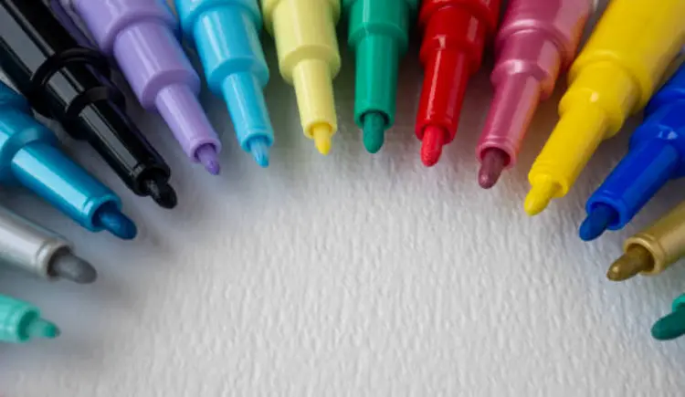 7 Ide Kreatif Menggunakan Spidol Acrylic di Rumah, Biar Gak Cuma Coret-coret!