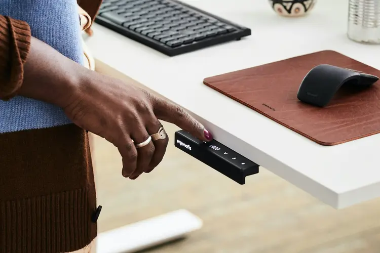 Solusi Nyeri Punggung? Cuma Ganti Meja!