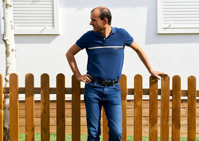 man-standing-by-wooden-fence-looking-away.jpg (612×434)