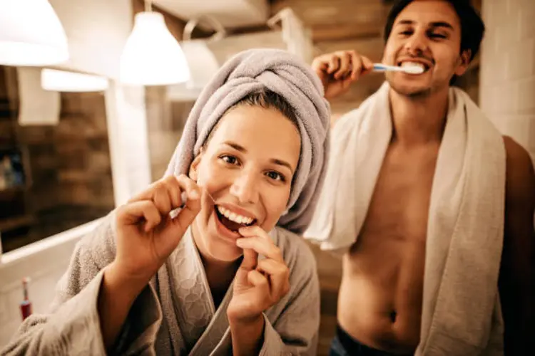 Anti Bau Mulut, Dental Floss Bikin Gigi Bersih dan Senyum Percaya Diri