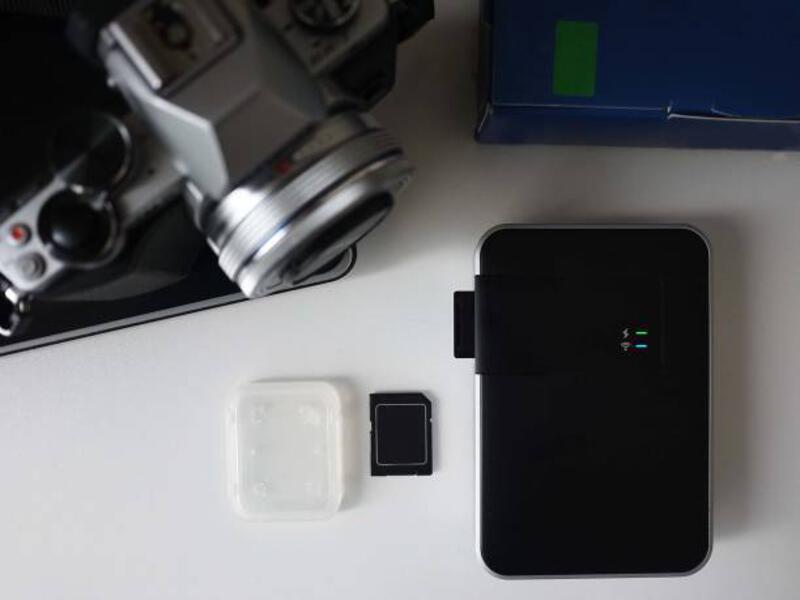 hard drive portabel, penyimpanan cloud rumah untuk data anda - sdcard camera potret stok, foto, &amp; gambar bebas royalti