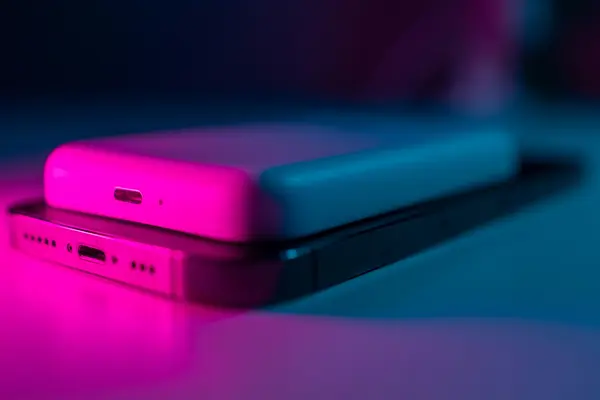 Aksesori Wajib iPhone! Power Bank Magsafe Paling Tipis Terbaik untuk Gaya
