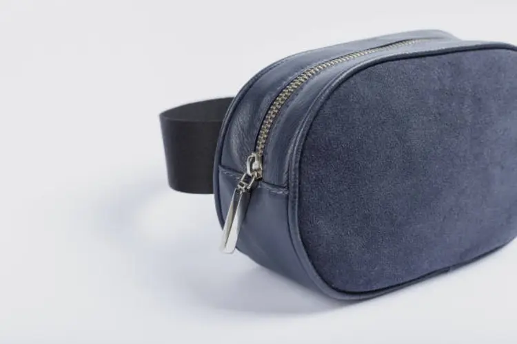 Biar Matching! Ini Tips Membawa Pouch bagi Pria di Momen Khusus