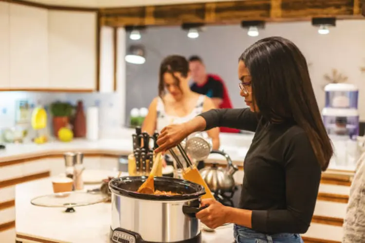Gak Perlu Nungguin Dapur! Rahasia Masak Auto Enak Pake Slow Cooker