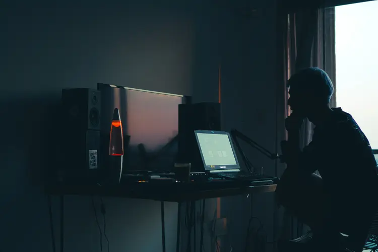 Kerja atau Belajar Jadi Lebih Fokus dengan Musik Lofi, Rahasia Produktif Tanpa Stress