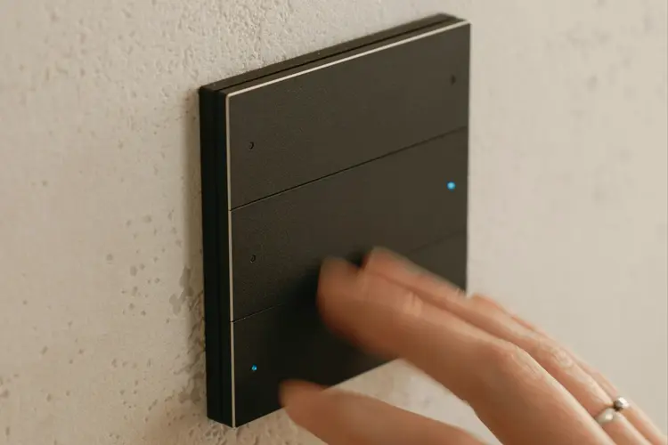 Smart Light Switch, Sentuhan Canggih Bikin Dinding Jadi Minimalis Elegan