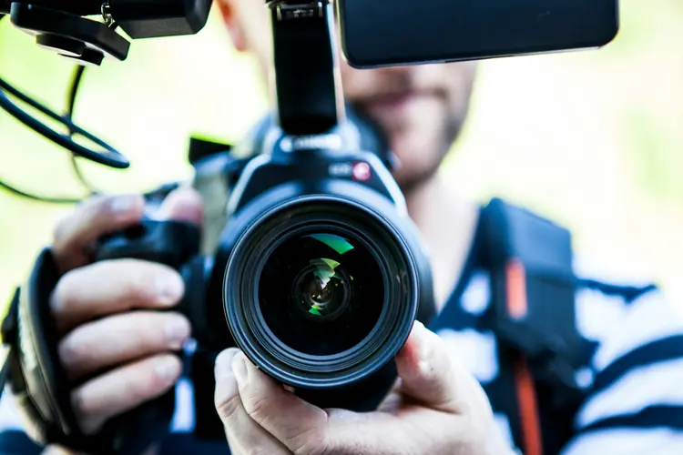 Bukan Cuma Kamera, Ini 3 Barang Wajib Beli untuk Setup Vlogging Minimalis