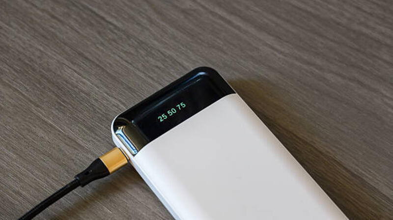 charging-the-power-bank.jpg (612×343)