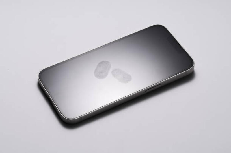 fingerprints-on-phone-screen.jpg (612×408)