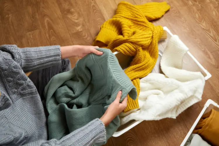 Jenis Bahan Kain yang Mudah Berbulu dan Cara Mengatasinya