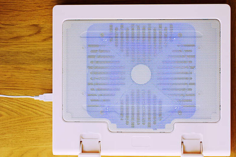 laptop-pendingin-berdiri.jpg (612×408)