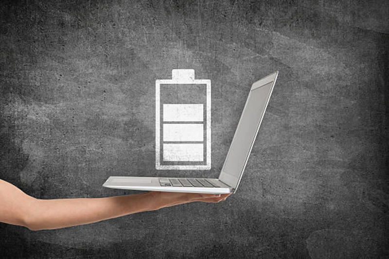 laptop-dengan-ikon-pengisian-daya-baterai.jpg (612×408)