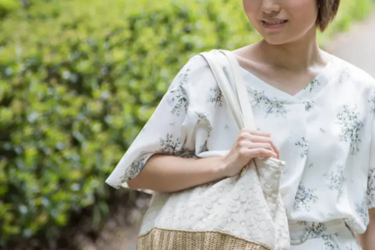 Biar Gaya Makin Kece, Ini Tips Memadukan Tas Ala Korea yang Lucu dengan Outfit Sehari-hari