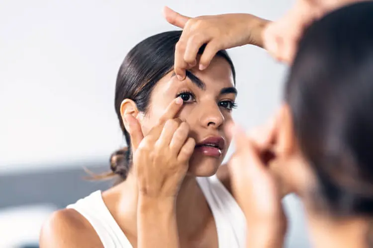 Softlens Terasa Mengganjal? Bisa Jadi Ukurannya Tidak Sesuai