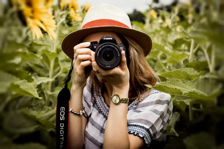 Modal Awal Nge-Foto 2025, Pilih Canon R100, Sony a6400, atau Nikon Z5?