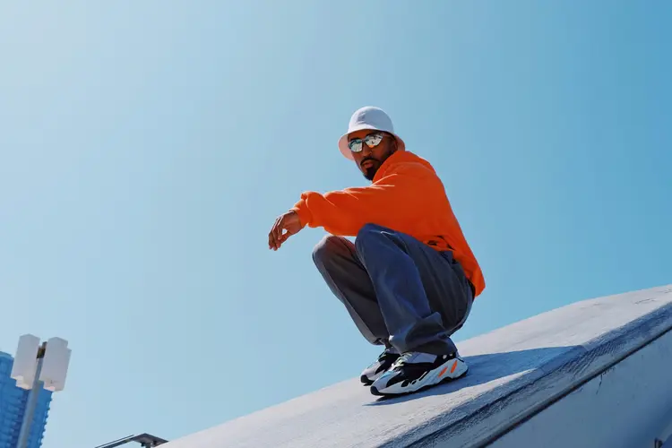 Bingung Pilih Topi untuk Traveling? Bucket Hat Pilihan Paling Tepat!