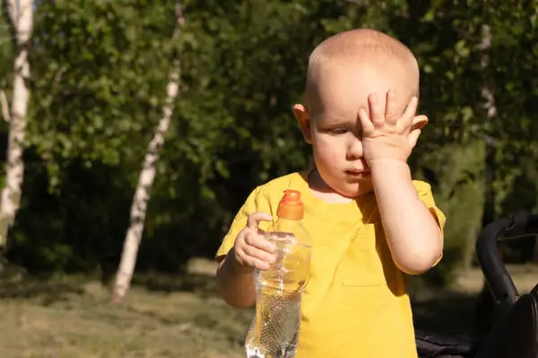 Si Kecil Susah Disuruh Minum? Ikuti Cara Simpel Ini Biar Ia Rajin Minum Air Putih!